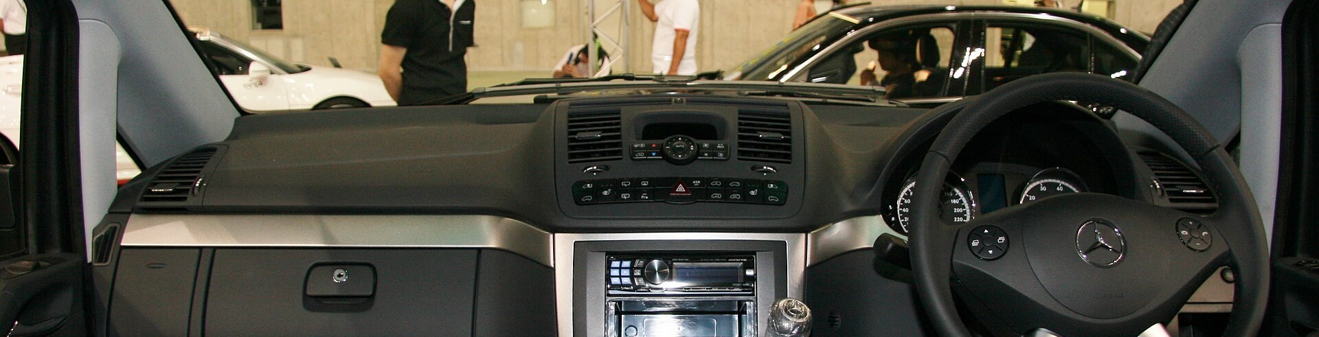 Tvarkingas keleivinio automobilio salonas